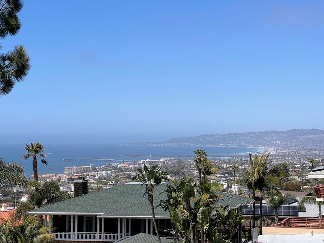 Building Photo - 3 Bed, 2 Bath, 2 Car Garage with Ocean Vie... Rental
