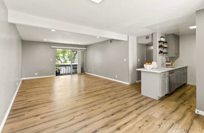 Photo - 18620 Hatteras St Unit 223