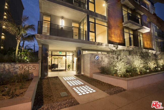 Building Photo - 9265 Burton Way Unit 102 Rental