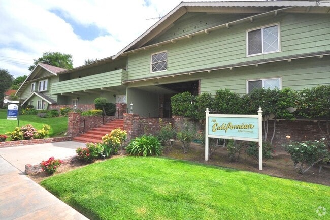 Building Photo - 24347 Newhall Ave Unit 40 Rental