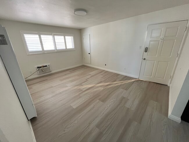 Building Photo - 215 Covina Ave Unit 4