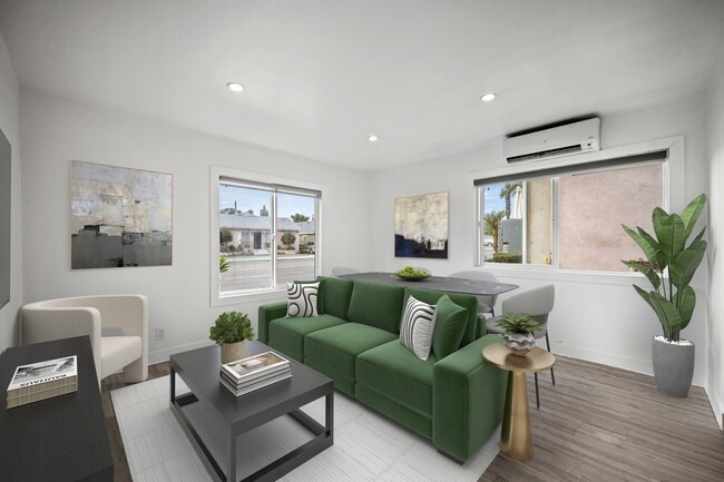 Photo - 1101 N Flower St Unit 1