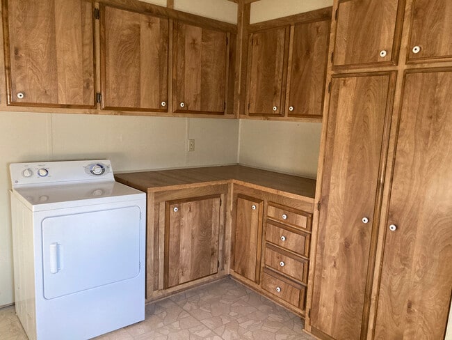 Photo - 1354 Jasmine Way