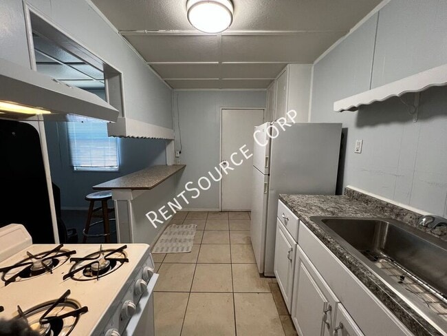 Photo - 1040-1042 Flora St