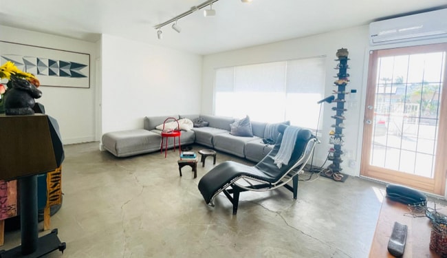 Photo - 3834 La Rosa Dr