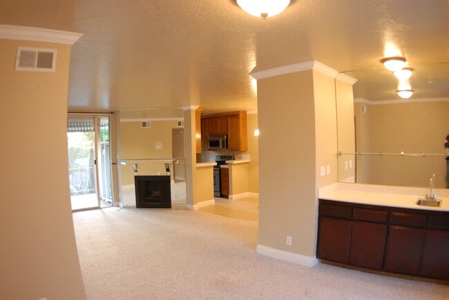 Building Photo - 4705 Kester Ave Unit Luxury Top Floor Condo