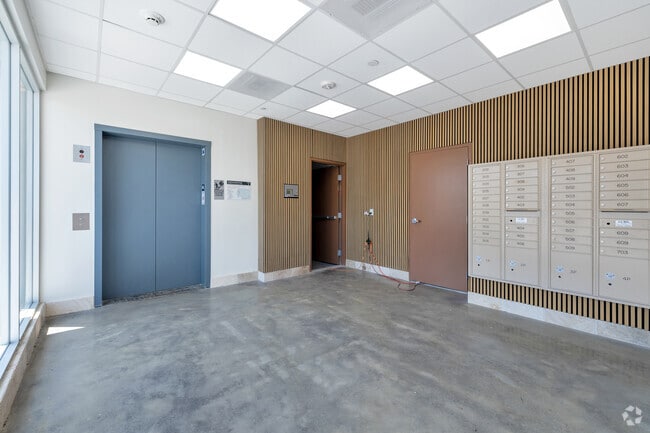 Lobby - 983 Dewey Ave