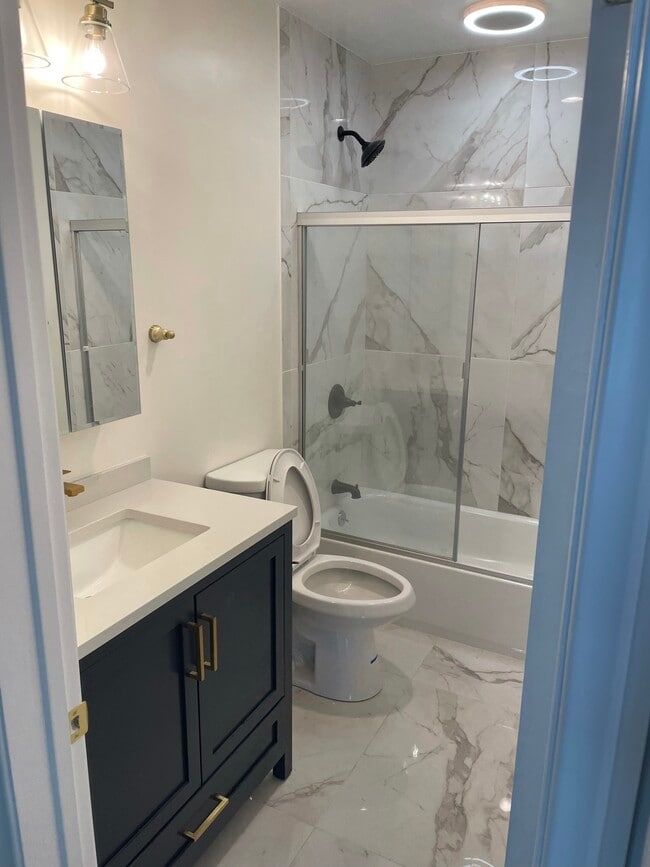 Photo - 22602 Victory Blvd