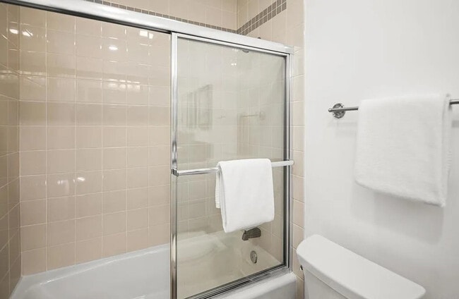 Building Photo - Charming 1-Bed La Jolla Retreat with Utilities Included, In-Unit Laundry & Carport Unit a