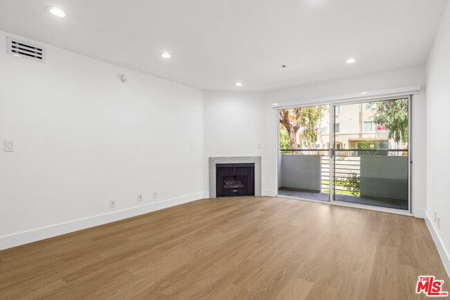 Building Photo - 16100 Sunset Blvd Unit 102