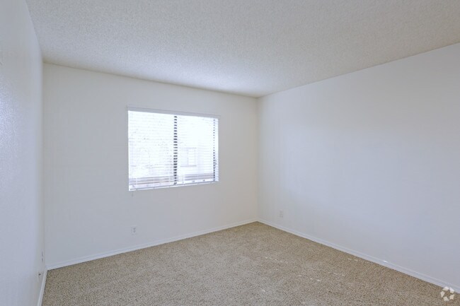 2 BR, 2 BA - 925 SF - North Bonita Apartments