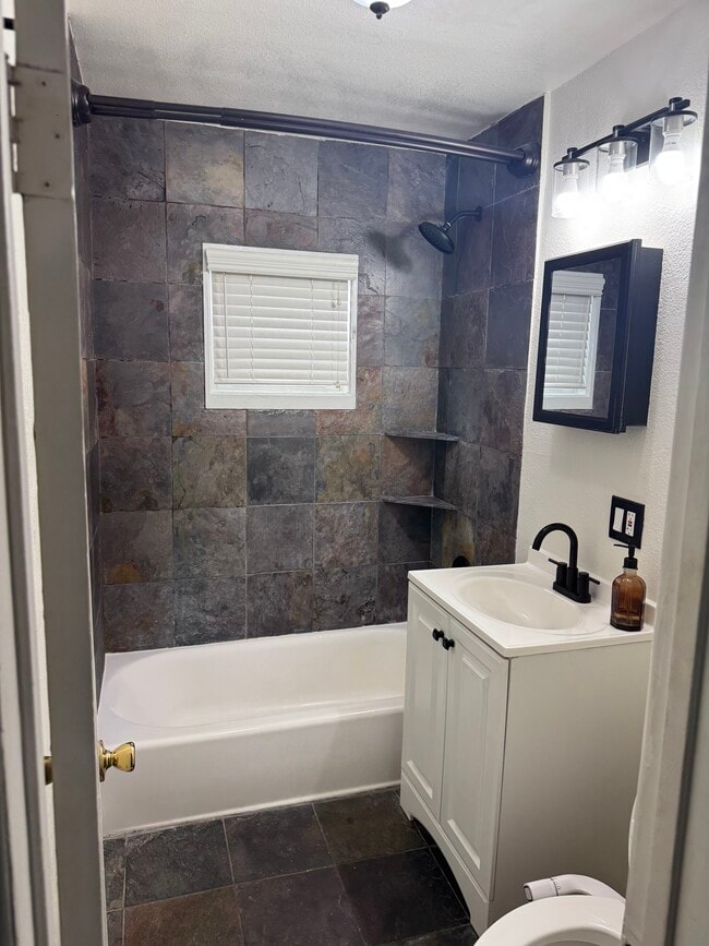 Photo - 617 1/2 Manchester Ter