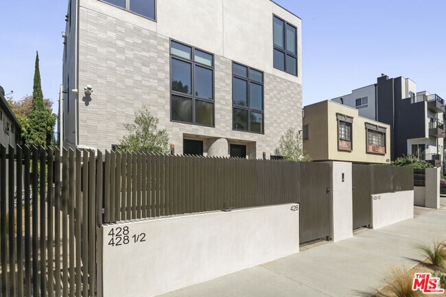 Building Photo - 426 Arnaz Dr Rental