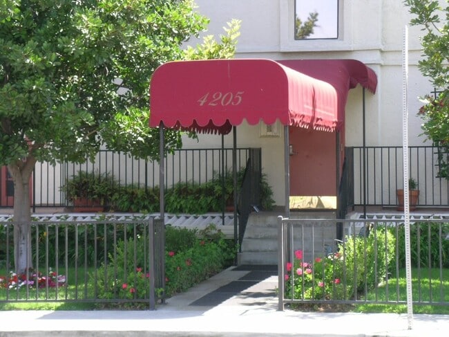 Building Photo - COMING SOON - Beautiful Condo in the Heart of Vibrant San Diego!