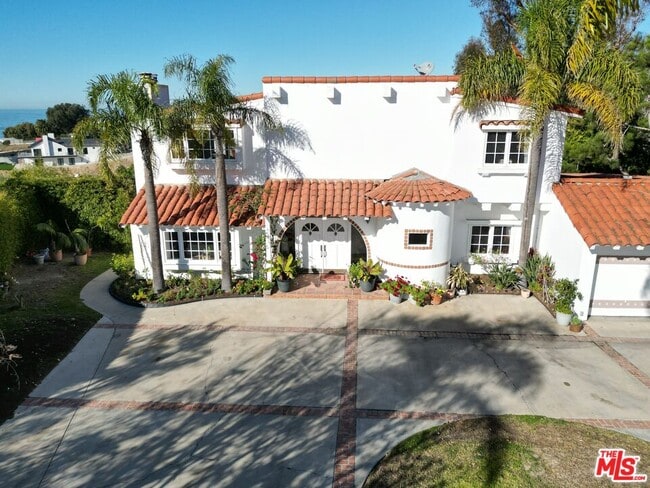 Photo - 6855 Dume Dr House