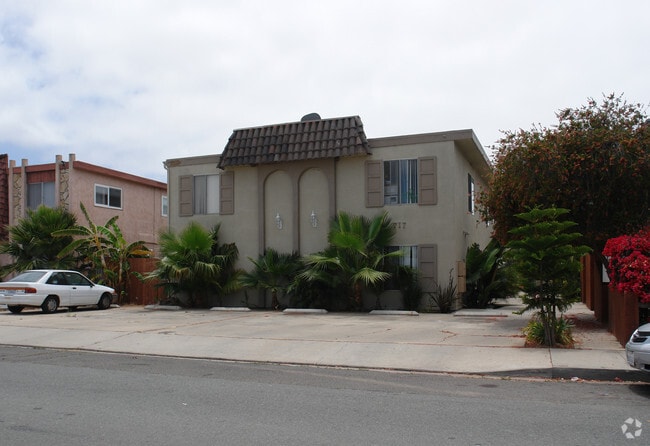 Building Photo - 717 Boulevard Ave