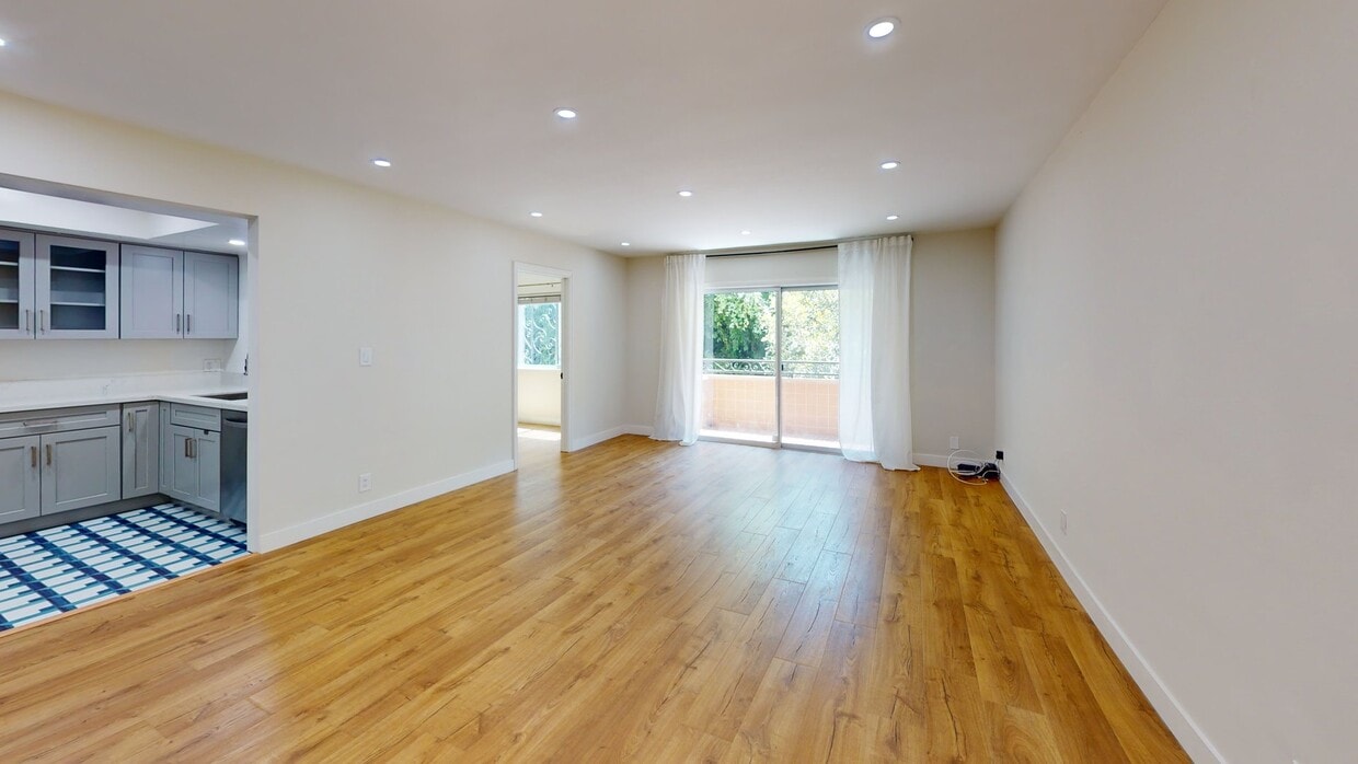 3D Tour - 6752 Hillpark Dr Unit 303