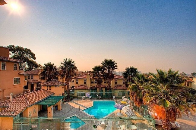 Large Condo with 2 bedrooms, 2 baths - Large Condo with 2 bedrooms, 2 baths