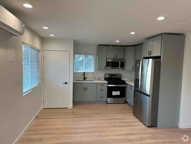 Building Photo - 3210 Van Dyke Ave Unit 2 Rental
