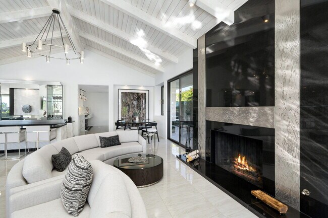 Photo - 39 Mayfair Dr