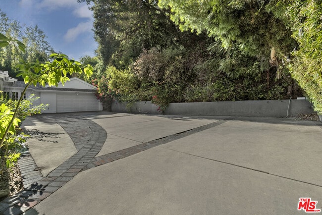 Photo - 2761 Hutton Dr