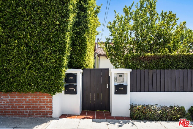 Photo - 1350 N Stanley Ave