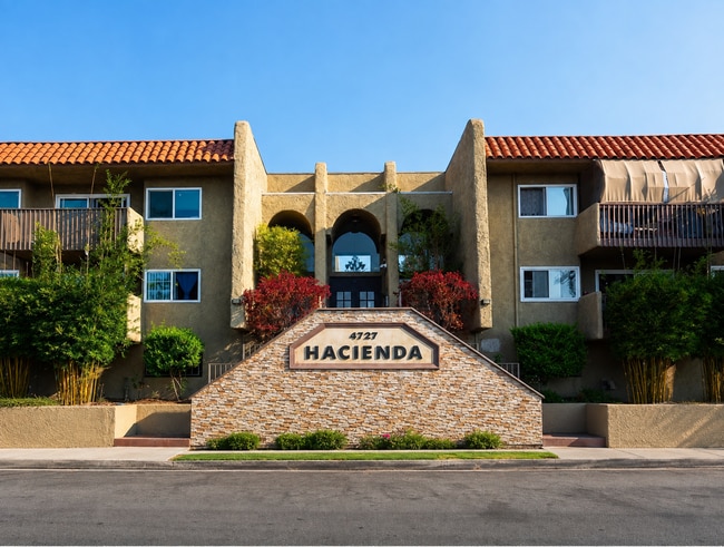 Building Photo - 4727 W 147th St Unit Hacienda Condo