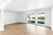 1BR, 1BA - 790SF - Living Room - Mountain View