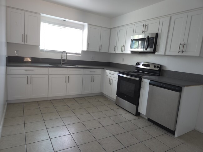 Building Photo - 3455 Elm Ave