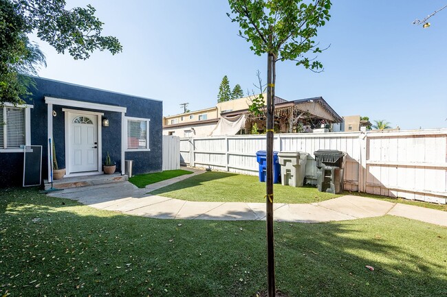 Building Photo - Awesome 2 Bed 1 Bath Remodeled House with Gated Front Yard Unit 4320 48th St
