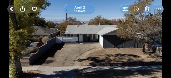 Photo - 45463 Foxton Ave