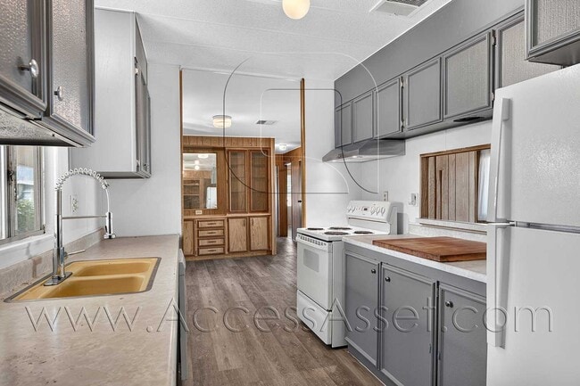 Photo - Charming 3 -Bedroom, 2-Bath Manufactured Home in Lake Elsinore!