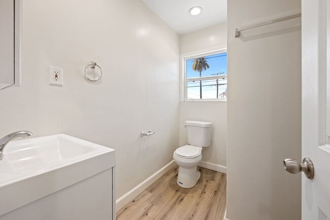 Building Photo - 6321 Gretna Ave Unit 6323 Gretna Ave.  A