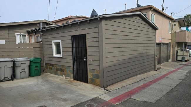 Building Photo - 723 Unit 723.5