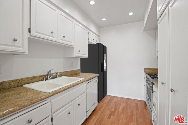 Photo - 11908 Dorothy St Unit 207