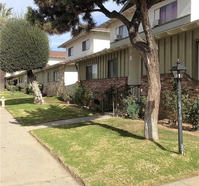 Building Photo - 3114 N Garey Ave Unit 4