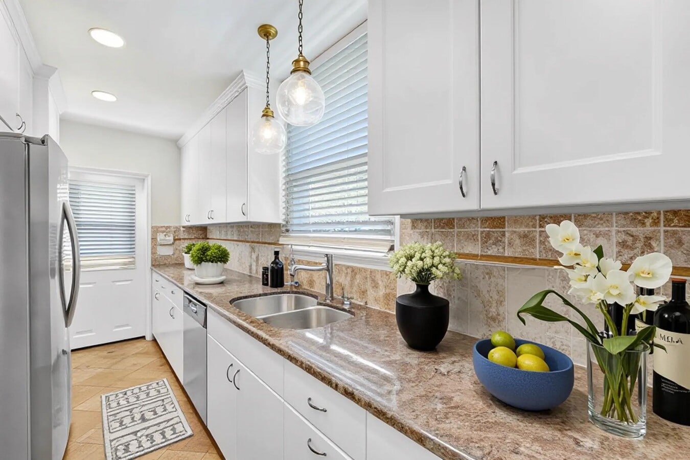 Photo - 2050 Walgrove Ave