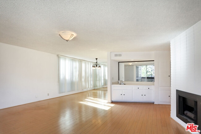 Photo - 809 S Bundy Dr Unit 103