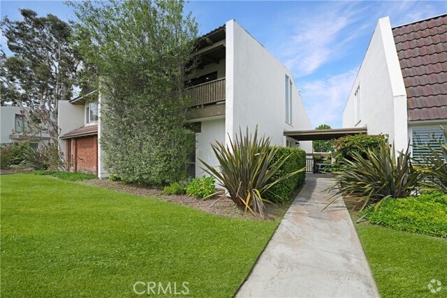 Building Photo - 2002 Barranca Rental