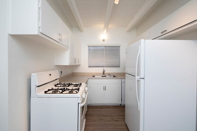 Photo - 3660-3660 Princeton Ave Unit 3660