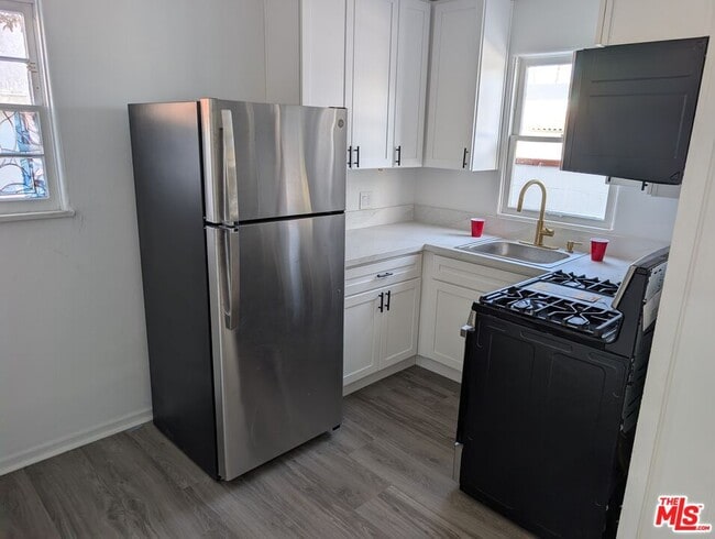 Building Photo - 1147 24th St Unit C