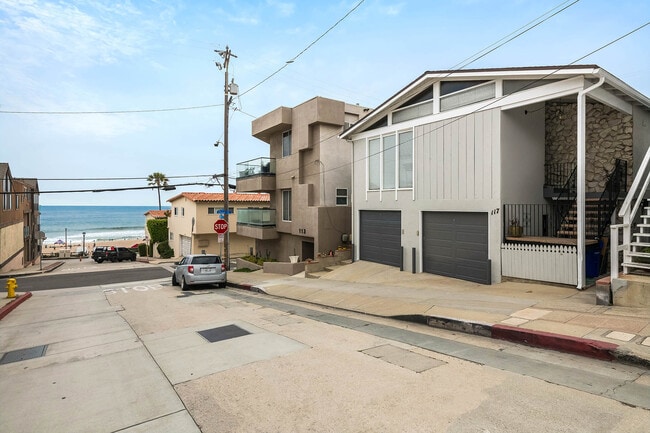 Building Photo - 117 38th St Unit 2