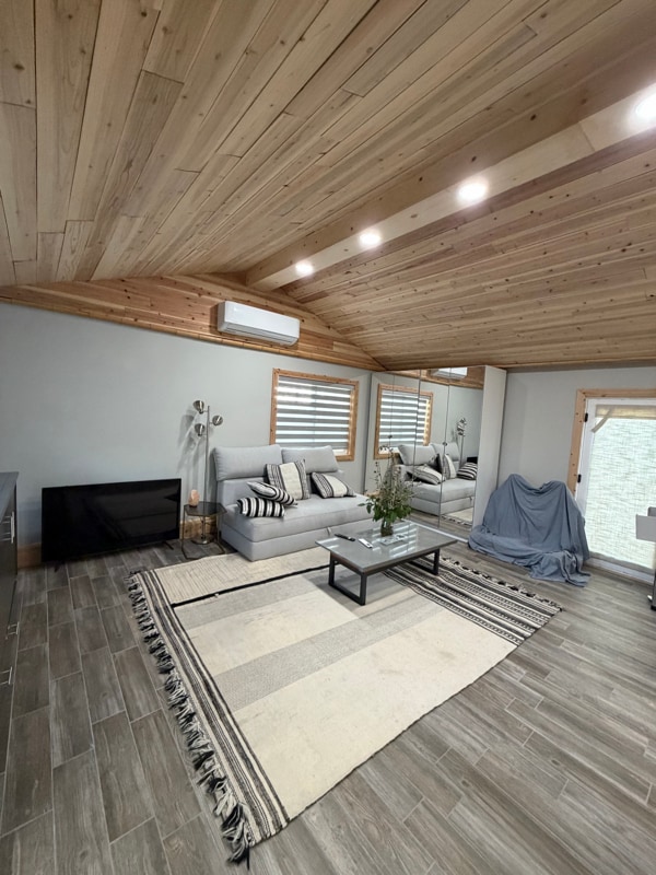 Photo - 7711 Owensmouth Ave