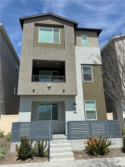 Building Photo - 913 E 2nd St Rental