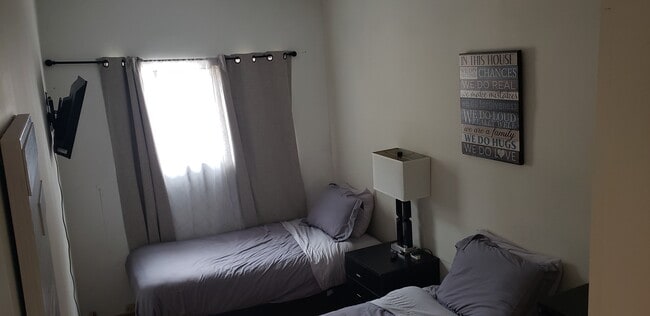 Photo - 466 S Wetherly Dr Unit 1