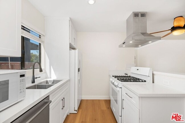 Photo - 6552 Colgate Ave