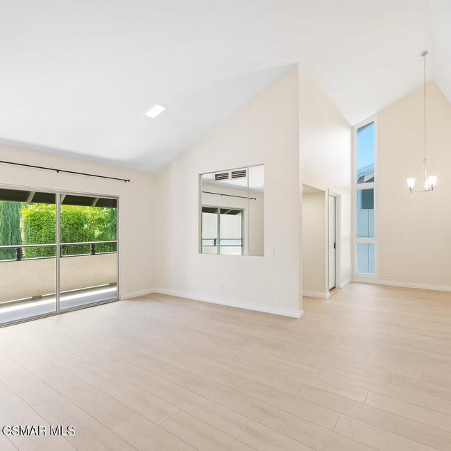 Photo - 31552 Agoura Rd