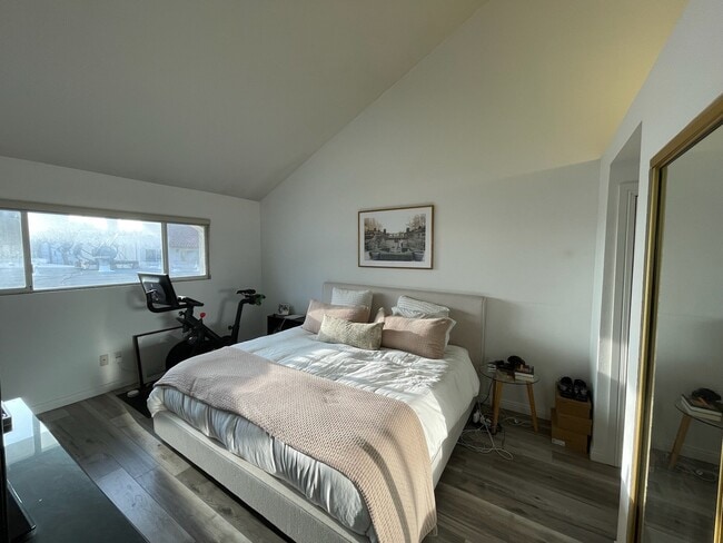 Master bedroom - 9808 Regent St Unit 7