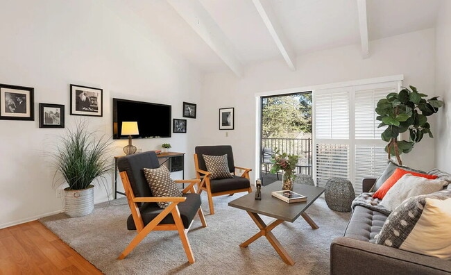 This sweet 1-BD, 1-BA condo is in the Sant... - This sweet 1-BD, 1-BA condo is in the Sant...