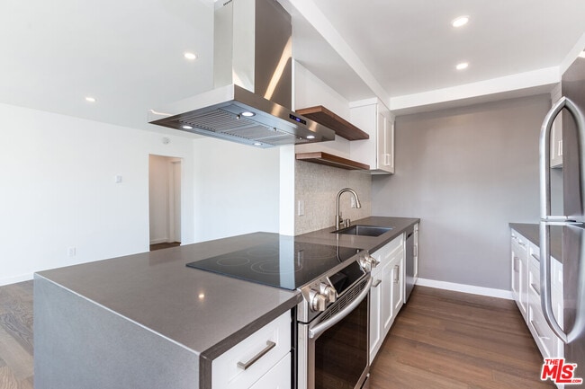 Building Photo - 8710 Delgany Ave Unit 33